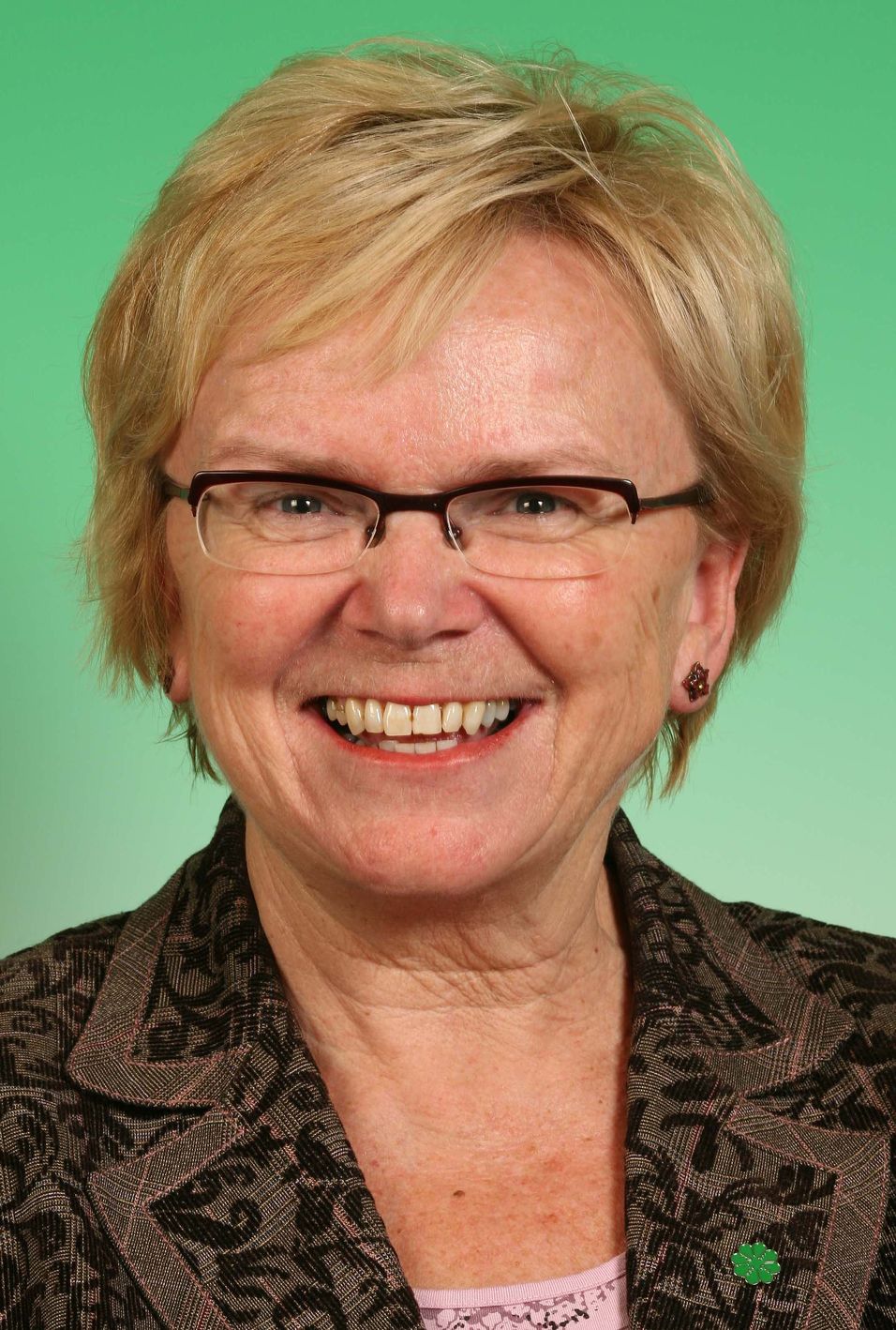 – Vi må få opp et nytt forslag som ivaretar kabelaktørene og som sikrer at lokalsamfunn ikke står igjen med ødelagte veier, sier samferdselsminister Manghild Meltveit Kleppa (Sp).
