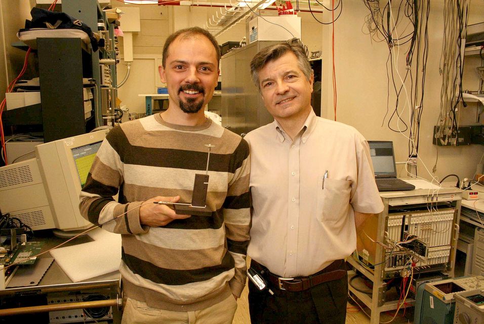 Dragan Samardzija og Reinaldo Venezuela i laboratoriet ved Bell Labs i New Jersey der grunnlaget til teknologien CoMP ble utviklet.