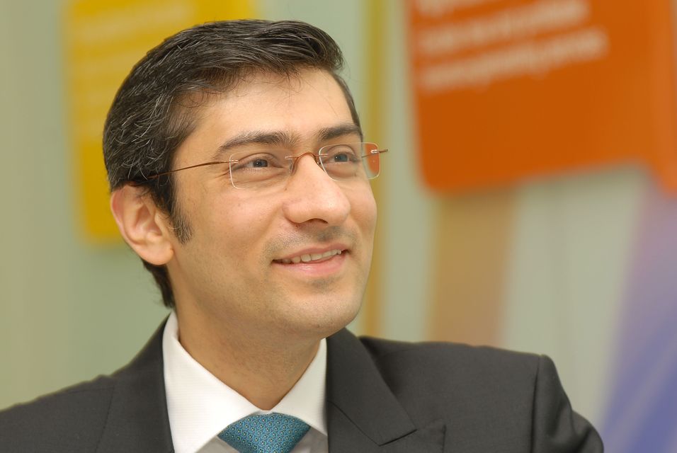 Administrerende direktør Rajeev Suri i Nokia Siemens Networks er skuffet over at oppkjøpet av Motorolas nettverksdivisjon foreløpig har strandet hos kinesiske konkurransemyndigheter.