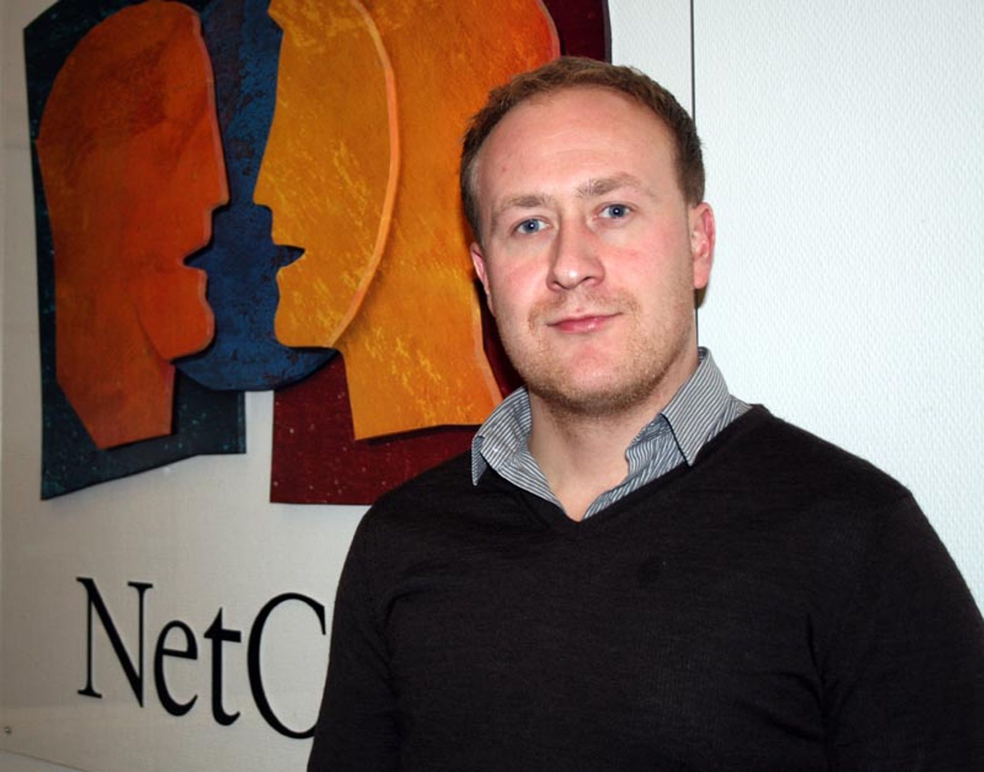 Kommunikasjonssjef Øyvind Vederhus og Netcom har begynt å rangere solgte mobiltelefoner. 