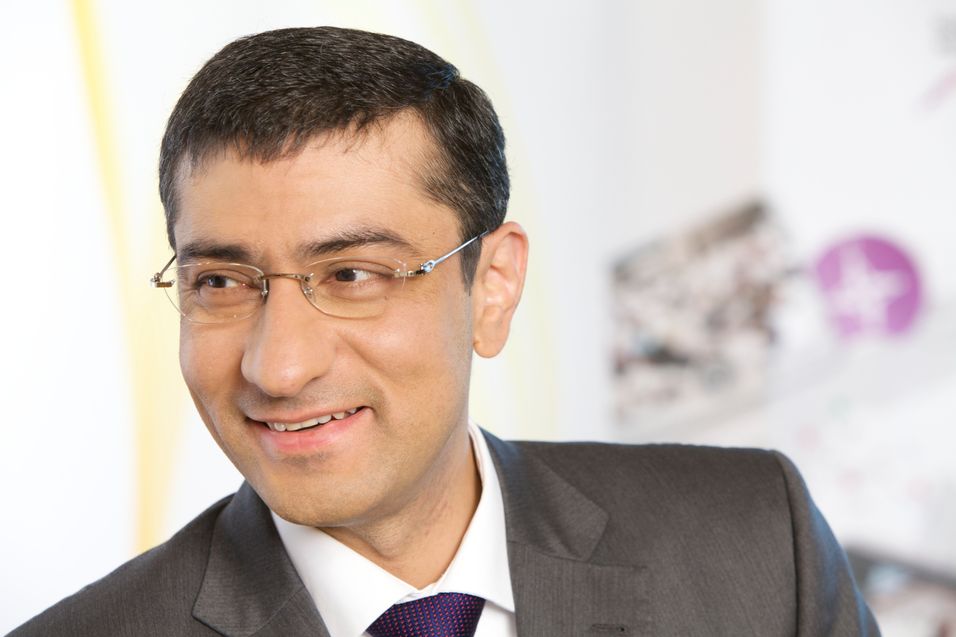 Nokia Siemens-sjef Rajeev Suri har vunnet en rekke radiokontrakter i tredje kvartal. Infonetics research anslår at selskapets markedsandel har gjort et hopp fra 13 til 21 prosent i kvartalet. Dermed er selskapet oppe i ryggen på markedslederen.
