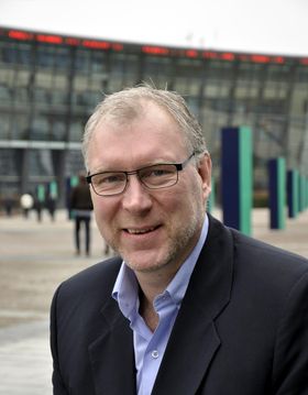 Mobilsjef Stein-Erik Vellan i Telenor lover raskere mobildatanett til solhungrige nordmenn.