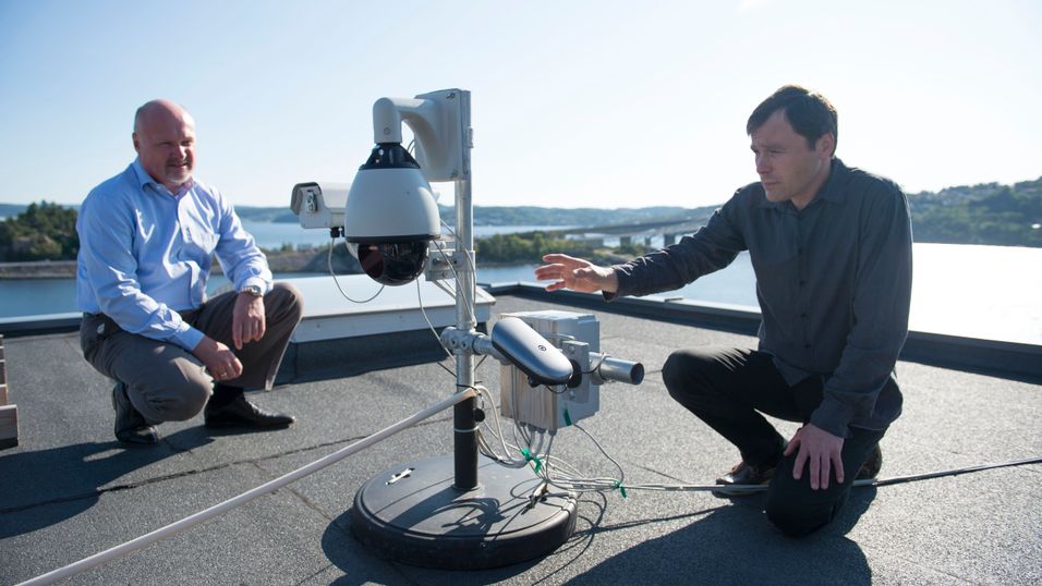 <p><span>Styreformann Carl Fredrik Lehland og gr&uuml;nder Jan Eide har f&aring;tt EU-st&oslash;tte for &aring; videreutvikle sin laserbaserte bredb&aring;ndsl&oslash;sning.&nbsp;</span>Foto: Anders Martinsen.</p>
