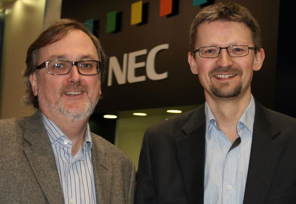 Tom Guldberg og Geir Ove Jenssen fra Network Norway både håper og tror at femtocellene fra Nec kan gi dem et tydelig konkurransefortrinn, til å begynne med på bedriftsmarkedet.