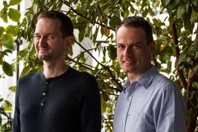 ESETs tekniske direktør Palo Luka, og konsernsjef Richard Marko, sier det er bra at flere land nå satser på å bekjempe kyberkriminalitet.