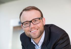 Jannik Krohn Falck merker en positiv holdningsendring i norske bedrifter.