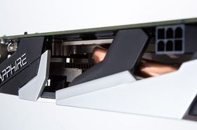 Sapphire sitt HD 7790 Krever ekstra strøm fra en 6-pins PCI-E-kabel.