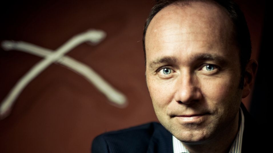 Tidligere næringsminister Trond Giske mener Telenors Vimpelcom-partner vil tjene stort på at et salg tvinges gjennom nå.