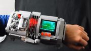 Les Her er en fungerende Pip-Boy av Lego