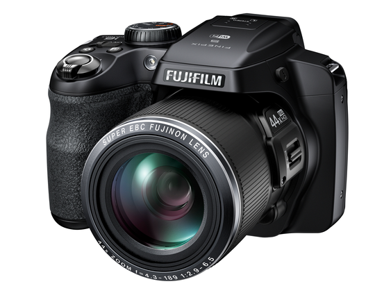 Fujifilm FinePix S8400W.