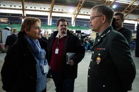 Fornyingsminister Rigmor Aasrud og major Dag E. Kjønø er enige i at The Gathering er en god rekrutteringsarena.
