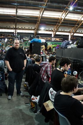 Jon Erik Engevold, til venstre, har organisert Hardware-rekka på The Gathering de siste årene.