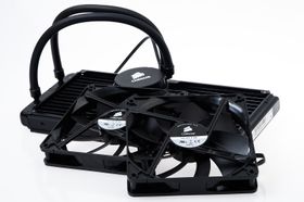 Corsair Hydro H110 er av en viss størrelse.