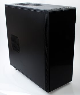 Fractal Design Define XL R2 er ekstremt minimalistisk.