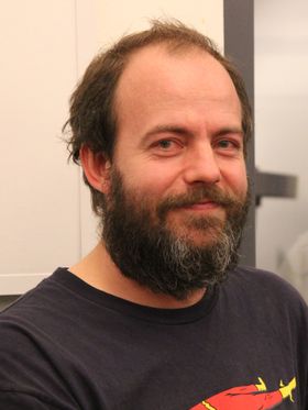 Ungene motiveres til læring gjennom hacking, var en av erfaringene til frilansprogrammerer Jens Christian Brynildsen.