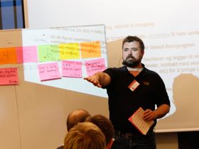 Olve Maudal ledet diskusjonene og idemyldringen etter innleggene.