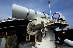 Laser Weapons System leker ikke butikk.