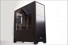 Obsidian 900D er et massivt kabinett.