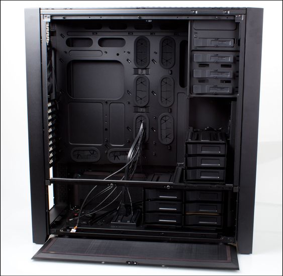 Obsidian 900D har mye plass.