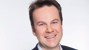 Kommunikasjonsdirektør Henning Lunde i Tele2 sier operatørene håper å lansere en ferdig betalingsløsning i løpet av 2014.