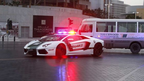 EKSTRAGAVANSE: Du vil kanskje ikke ha noe imot å bli arrestert om du blir plassert i en Lamborghini Aventador?
