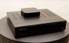 Større enn Apple TV, men krever ekstern strøm.