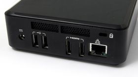 Intel NUC har 2 HDMI-utganger og tre USB 2.0-kontakter. Det finnes også en utganve med Thunderbolt-tilkobling.