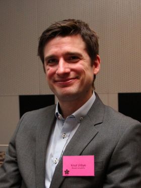 Knut Urbye speeddater for å møte spennende mennesker.