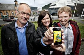 Steinar Pedersen, Mona Hagen og Niklas Anderson lagde en iPhone-applikasjon for førstehjelp ved hjertestans hos voksne. .