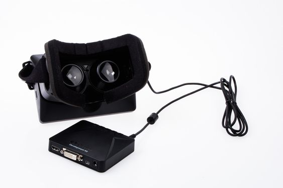 Linseglassene i denne versjonen av Oculus Rift er i akryl, og kan relativt lett få riper. Vi antar forbrukermodellen vil få ripesikre glass.
