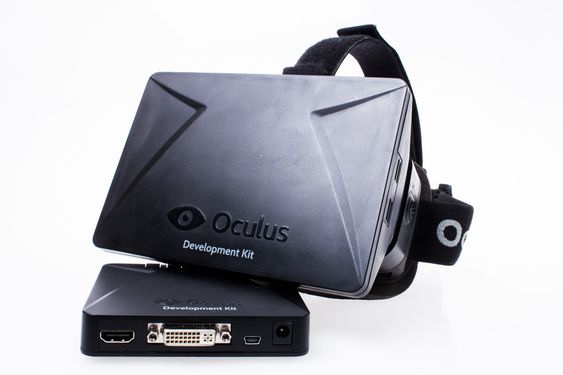 Utviklingsversjonen av Oculus Rift har HDMI- og DVI-tilkoblinger.