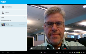 Du kan føre Skype-samtaler med lyd, tekst og bilde.