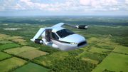 Les Flyvende bil letter og lander selv