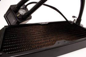 Cooler Master Eisberg 240L Prestige har en radiator i rent kobber.
