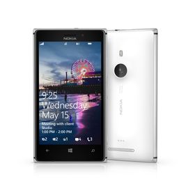 Lumia 925 deler de fleste spesifikasjonene med Lumia 920, men den nye er både mer kompakt og lettere.