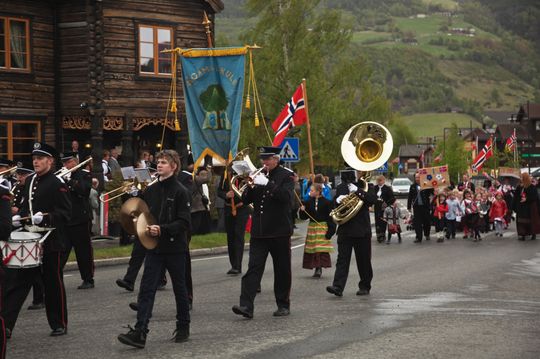 Fare for spredte byger og en og annen gammel jegermarsj.