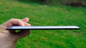 Asus FonePad er ca 1 cm tykk.