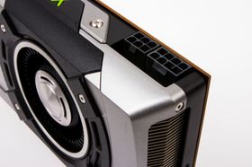 En 4-pins, og en 3-pins PCI-e-strømkontakt, skal fôre GTX 780 med kraft.