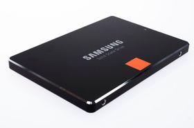 Samsung 840 Pro 256 GB ser lekker ut med skinnende sølvkanter.