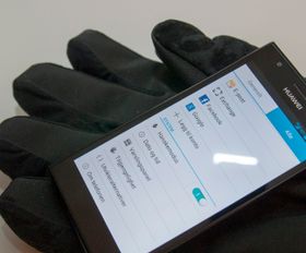 Etter at Nokia innførte det med Lumia 820 og 920 har det kommet stadig flere telefoner som fungerer selv om du har hansker på deg. Ascend P2 er en av disse.