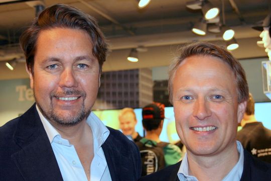 Tele2-sjef Arild hustad og Tele2 Privat-sjef Jon Ivar Bjørtomt er fornøyde med responsen på åpingstilbudene.