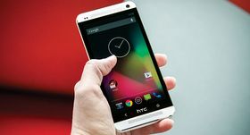 Egne Google-versjoner av flaggskipene HTC One og Samsung Galaxy S4 er lansert. Disse vil komme med Android 4.3.