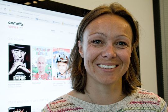 Leder for Comoyos film- og tv-satsing, Karianne Melleby. er glad for omsider å kunne presentere abonnementstjenesten Comoyo View. Kjenner du til Netflix, vil du fort se hvor Comoyo har hentet inspirasjon fra når de har utformet den nye tjenesten.