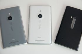 Lumia 925 kommer i flere farger.