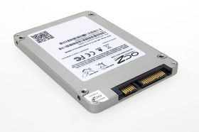 OCZ Vertex 450 kjøres over SATA 6 Gbit/s-grensesnittet.