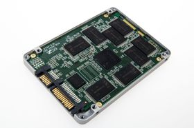 OCZ Vertex 450 har en Indilinx-kontroller og Micron-minne.