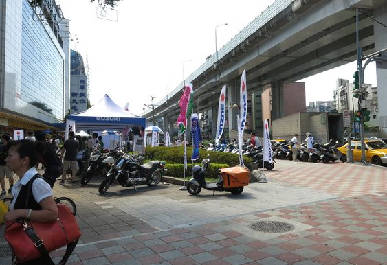 Ved siden av metroen er scooter det store i Taipei. De fleste synes nemlig det er for varmt å sykle.