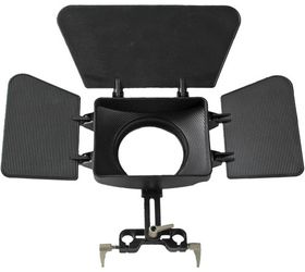 Matte box monteres foran på objektivet og hindrer