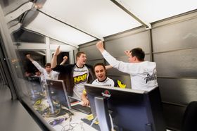 Na'Vi jubler etter seieren i taperfinalen. (Foto: Valve/The International 3).
