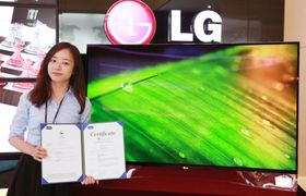 LG 55EA980V.
